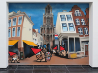 844161 Gezicht op het middelste paneel met afbeeldingen van de Utrechtse kabouter (KBTR) aan de centrale gang op de ...